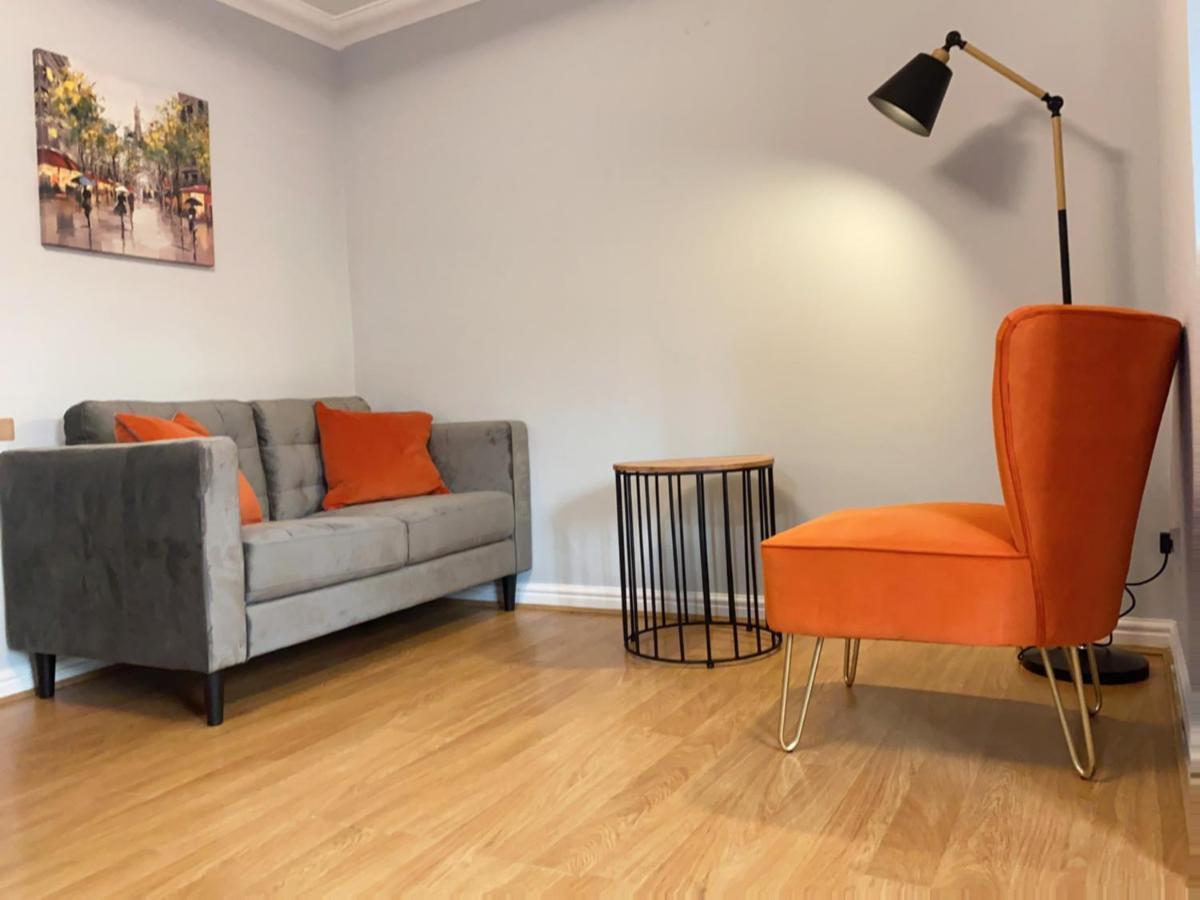 Private Main Door Lovely 2 Bedroom