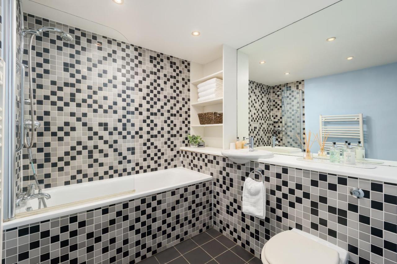 2br New Town Garden Apartment *