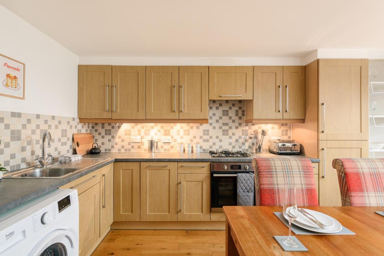 2br New Town Garden Apartment