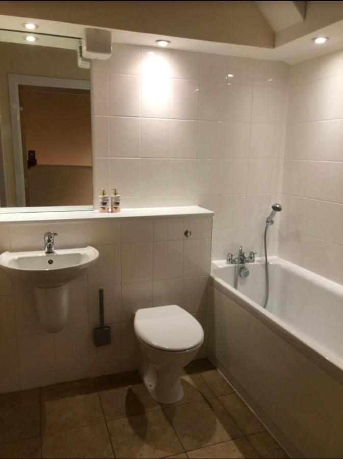Apartment Private Parking 2 Bed 2 Bath EDI