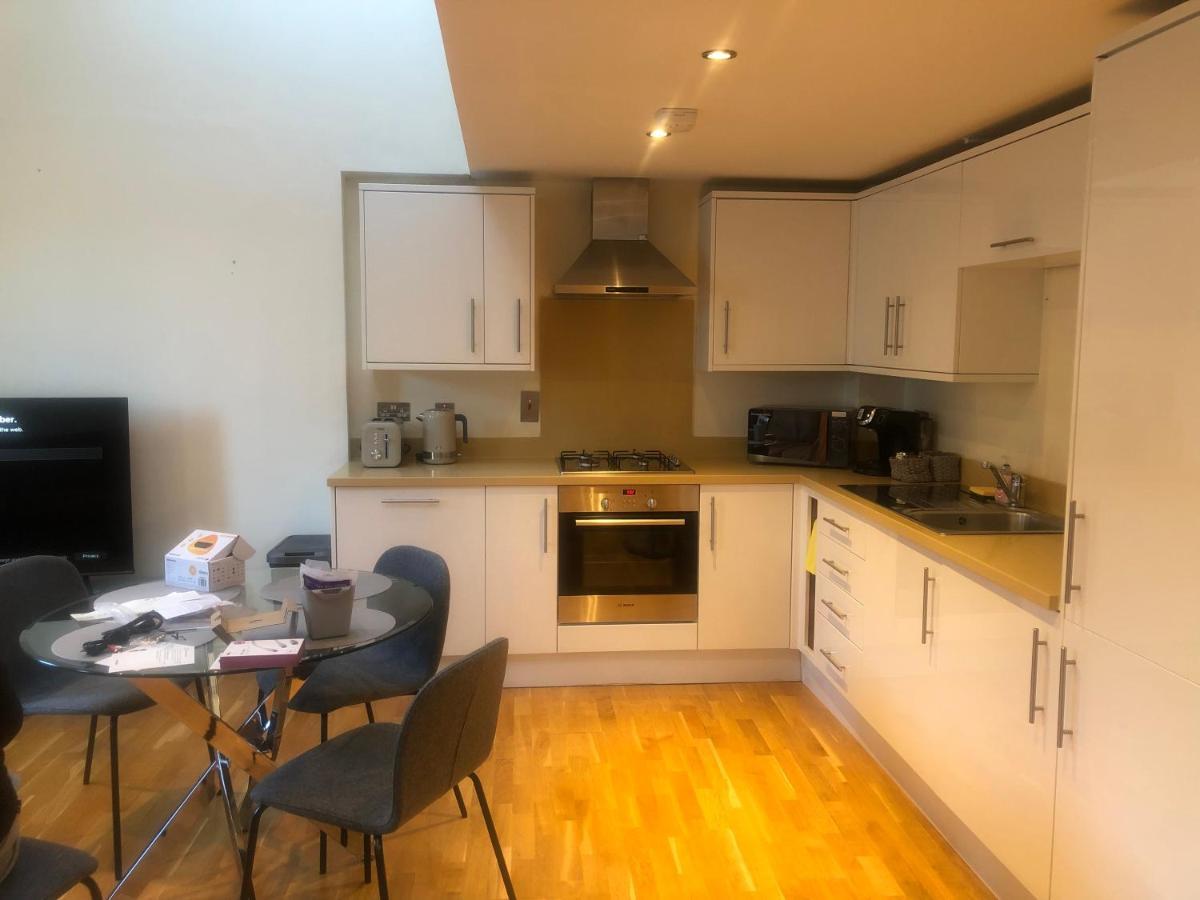 Private Parking 2 Bed 2 Bath Apartment EDI