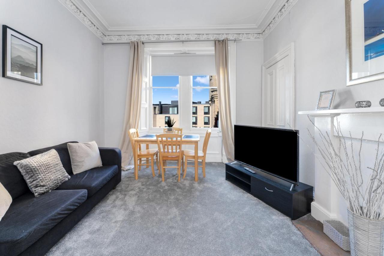 2 Bedroom Centre - Royal Mile - Castle & Waverley Train Station - Sleeps 4 Apartment Edinburgh