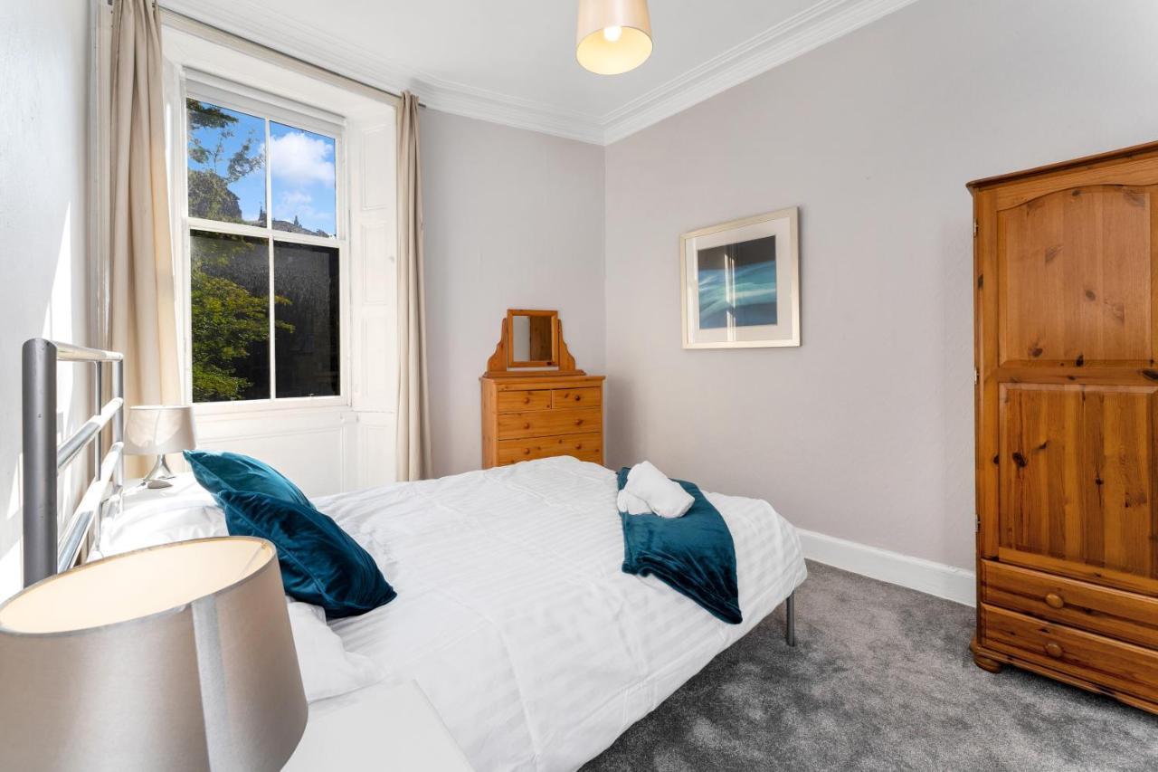 2 Bedroom Centre - Royal Mile - Castle & Waverley Train Station - Sleeps 4 Apartment