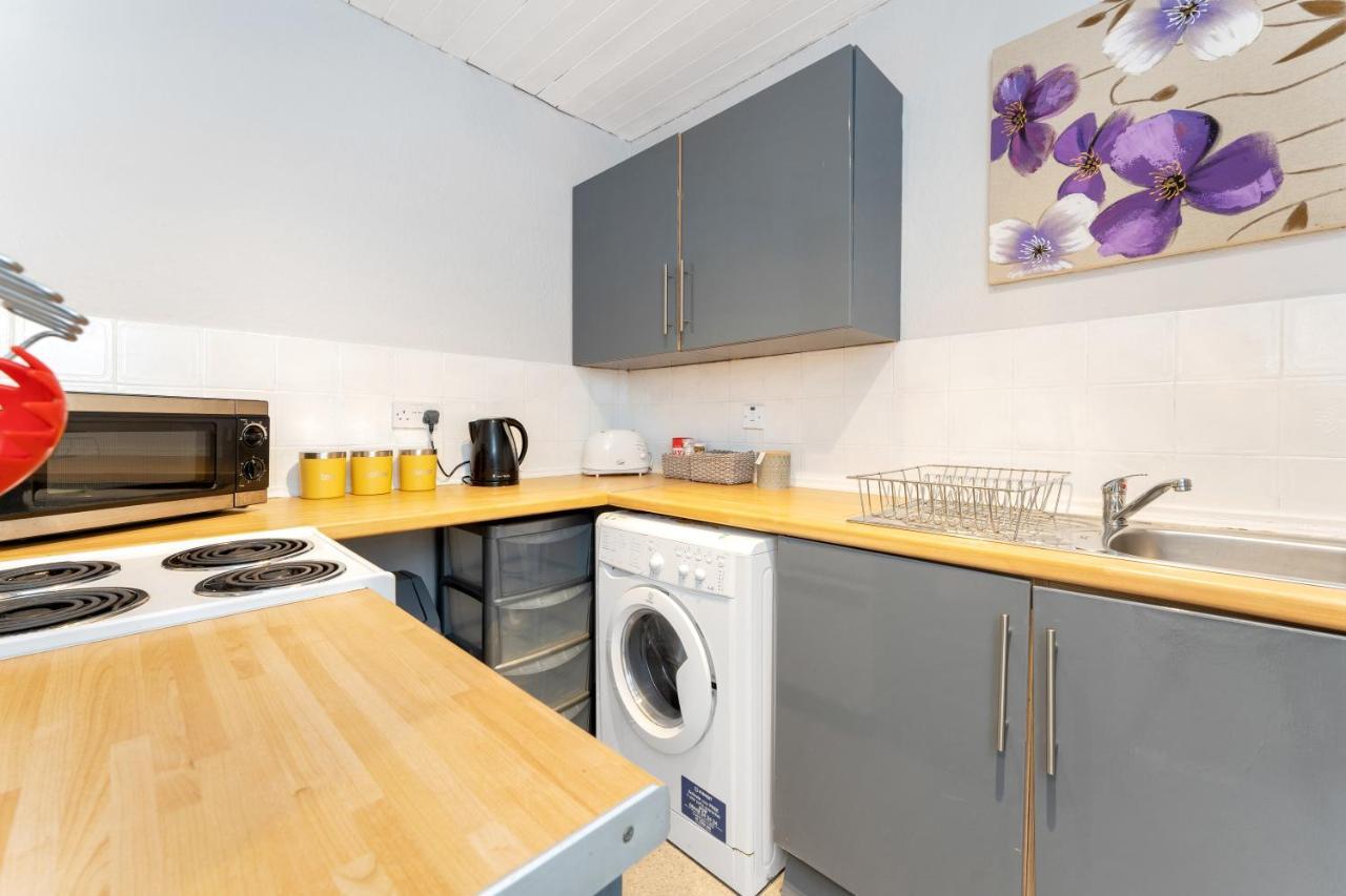 2 Bedroom Centre - Royal Mile - Castle & Waverley Train Station - Sleeps 4 Apartment *
