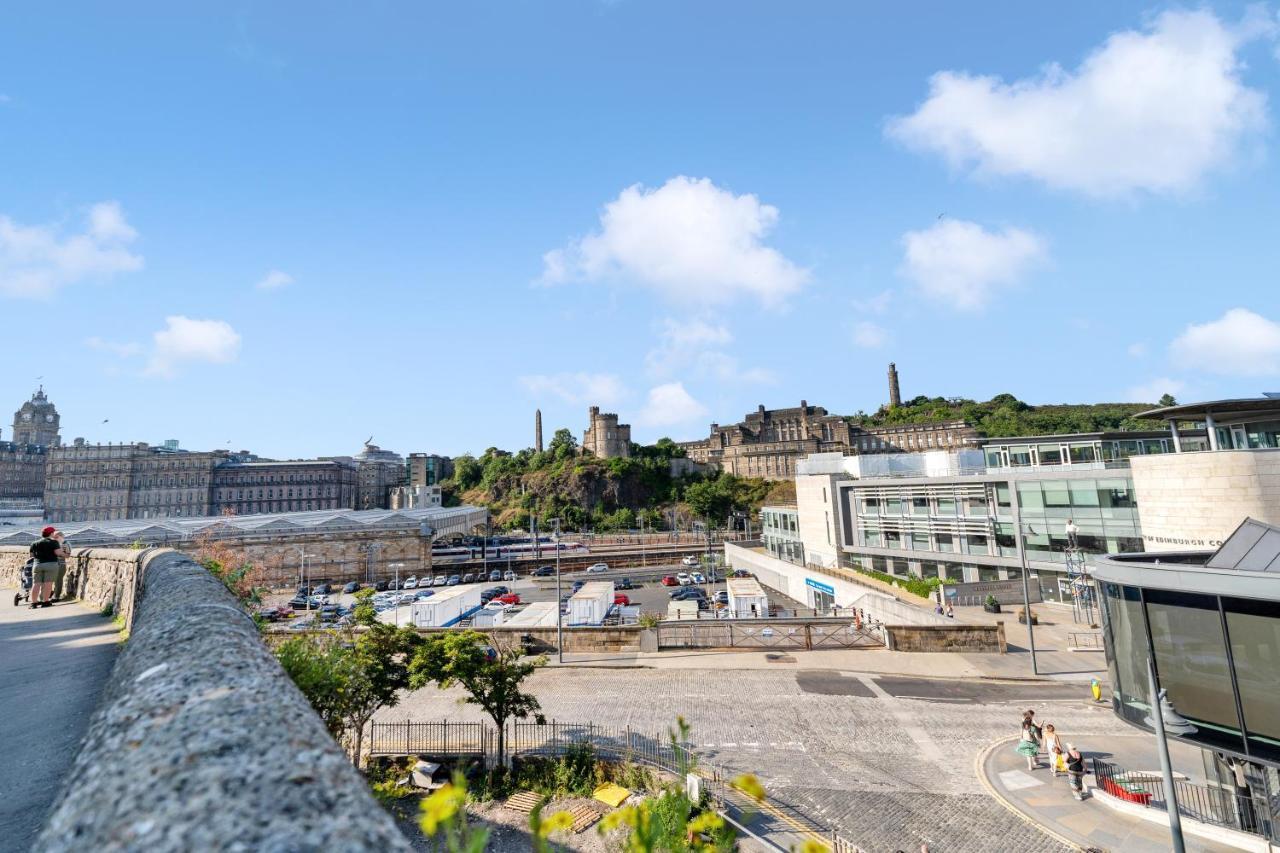 2 Bedroom Centre - Royal Mile - Castle & Waverley Train Station - Sleeps 4