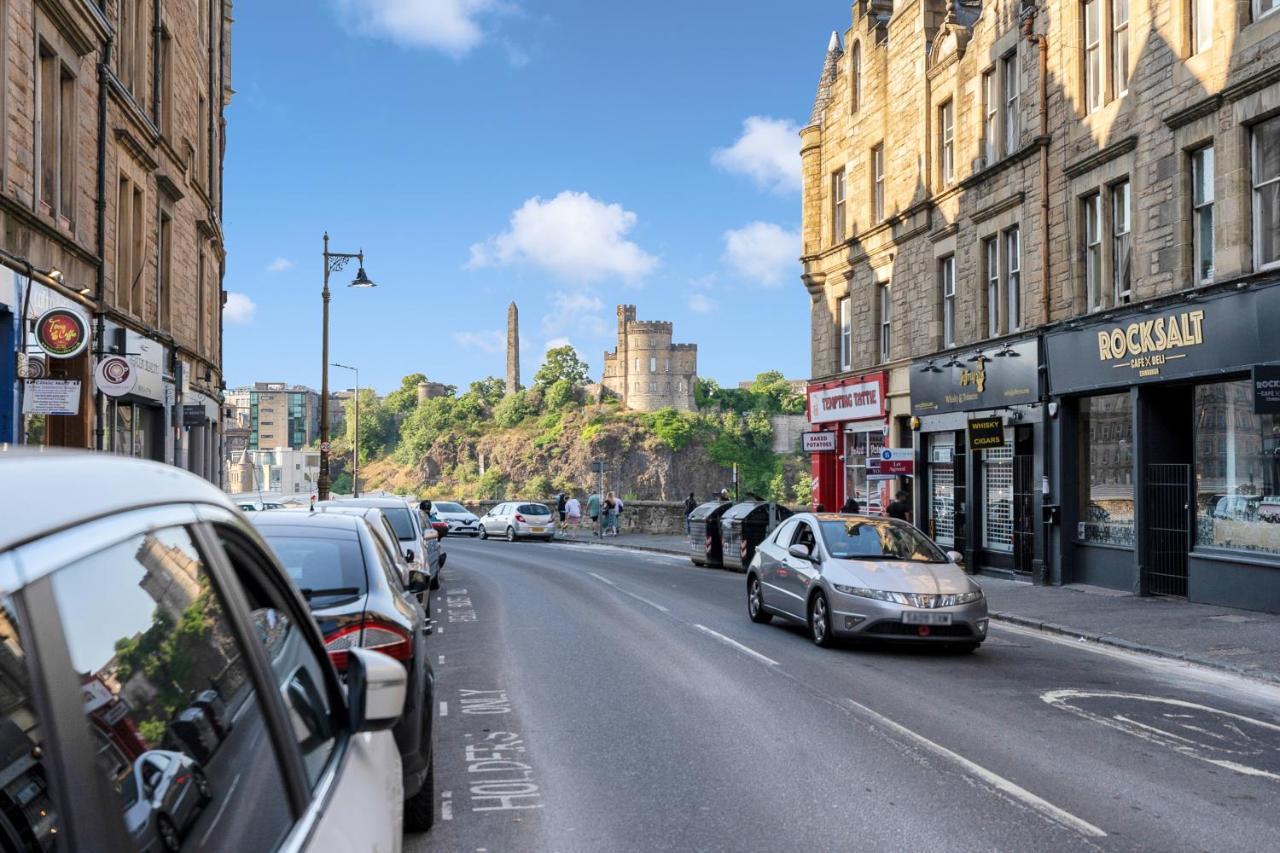 Apartment 2 Bedroom Centre - Royal Mile - Castle & Waverley Train Station - Sleeps 4 Edinburgh