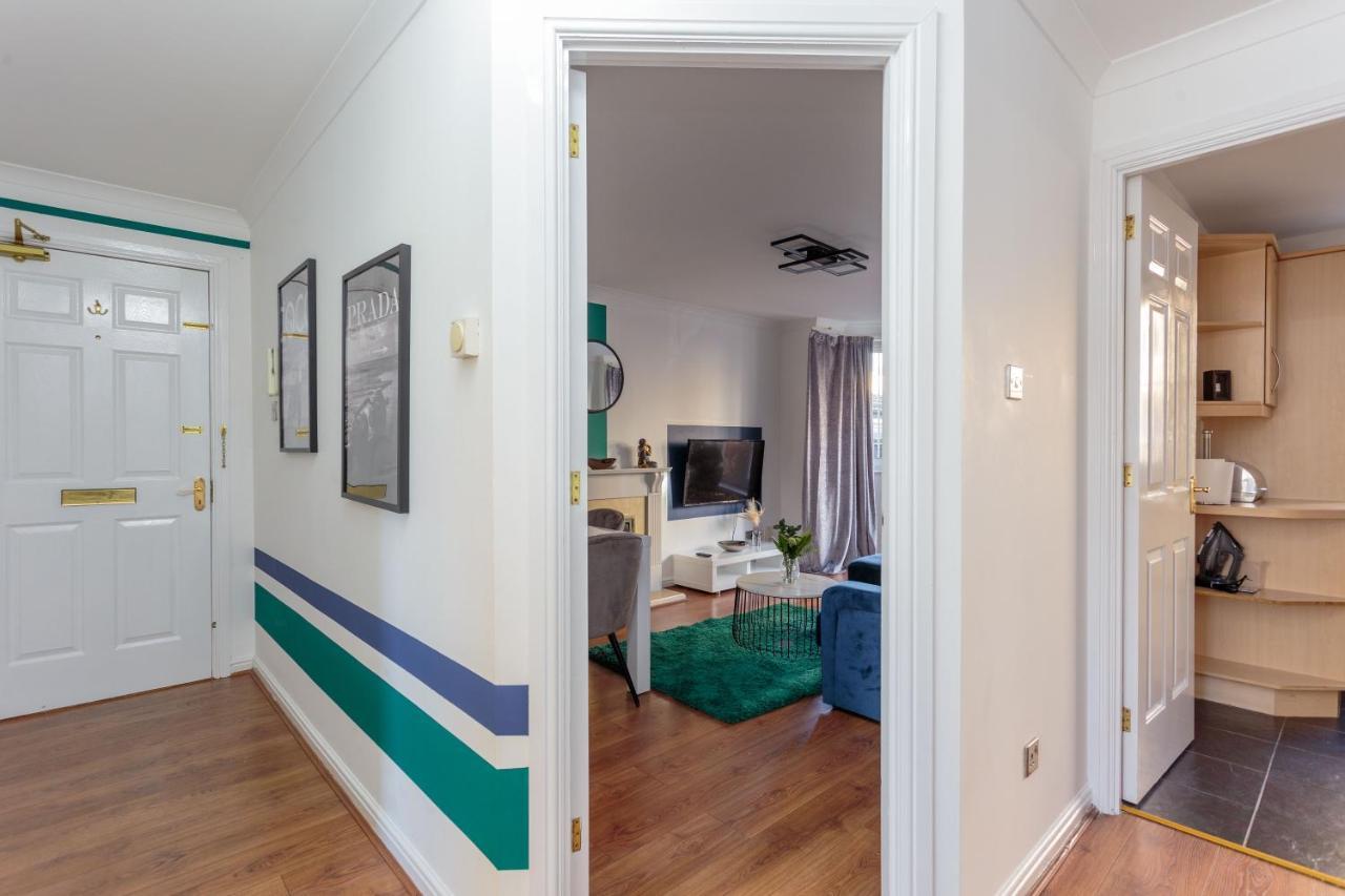 Apartment Stylish 2 Bedroom In