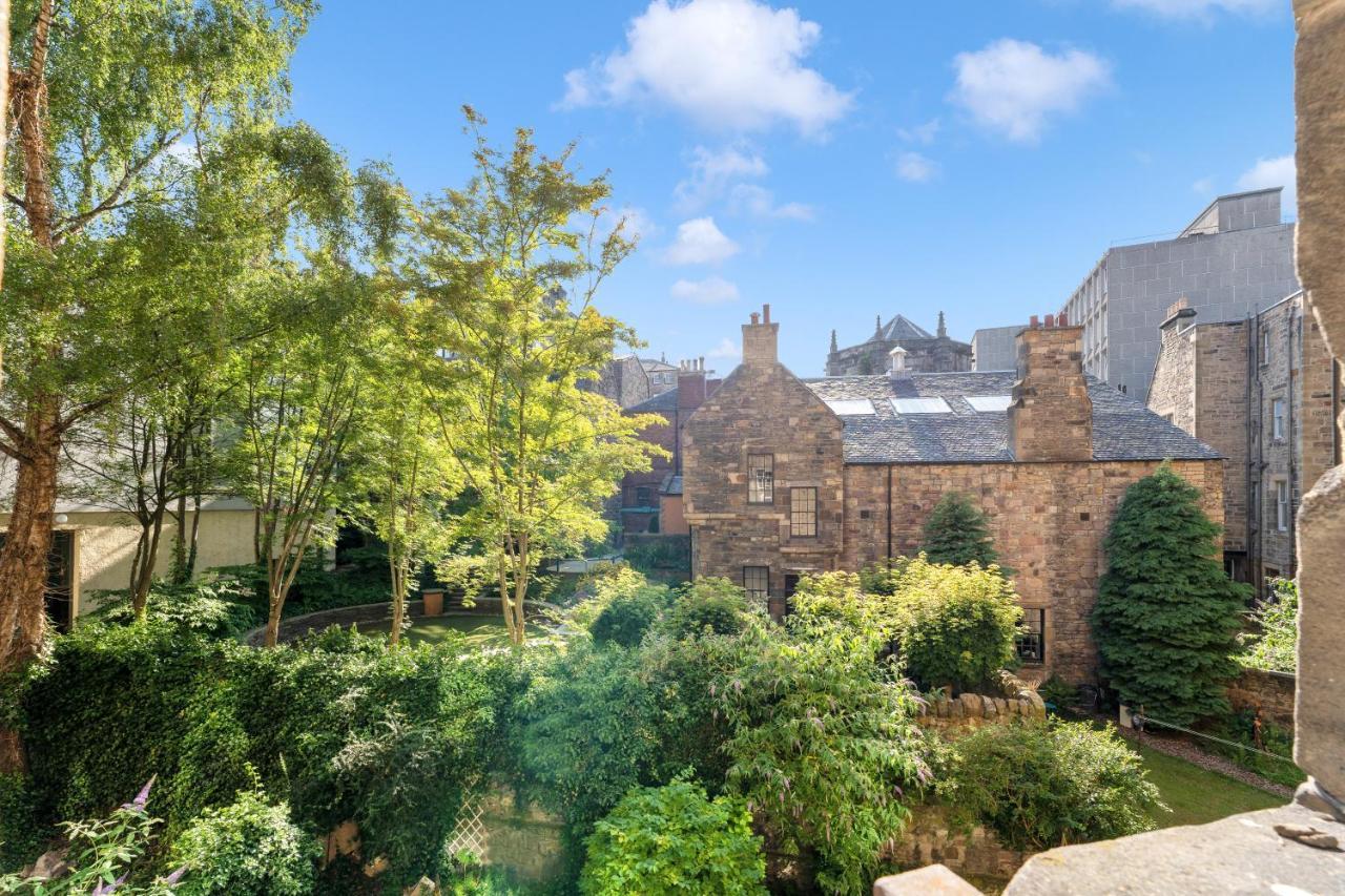 2 Bedroom Centre - Royal Mile - Castle & Waverley Train Station - Sleeps 4 * Edinburgh