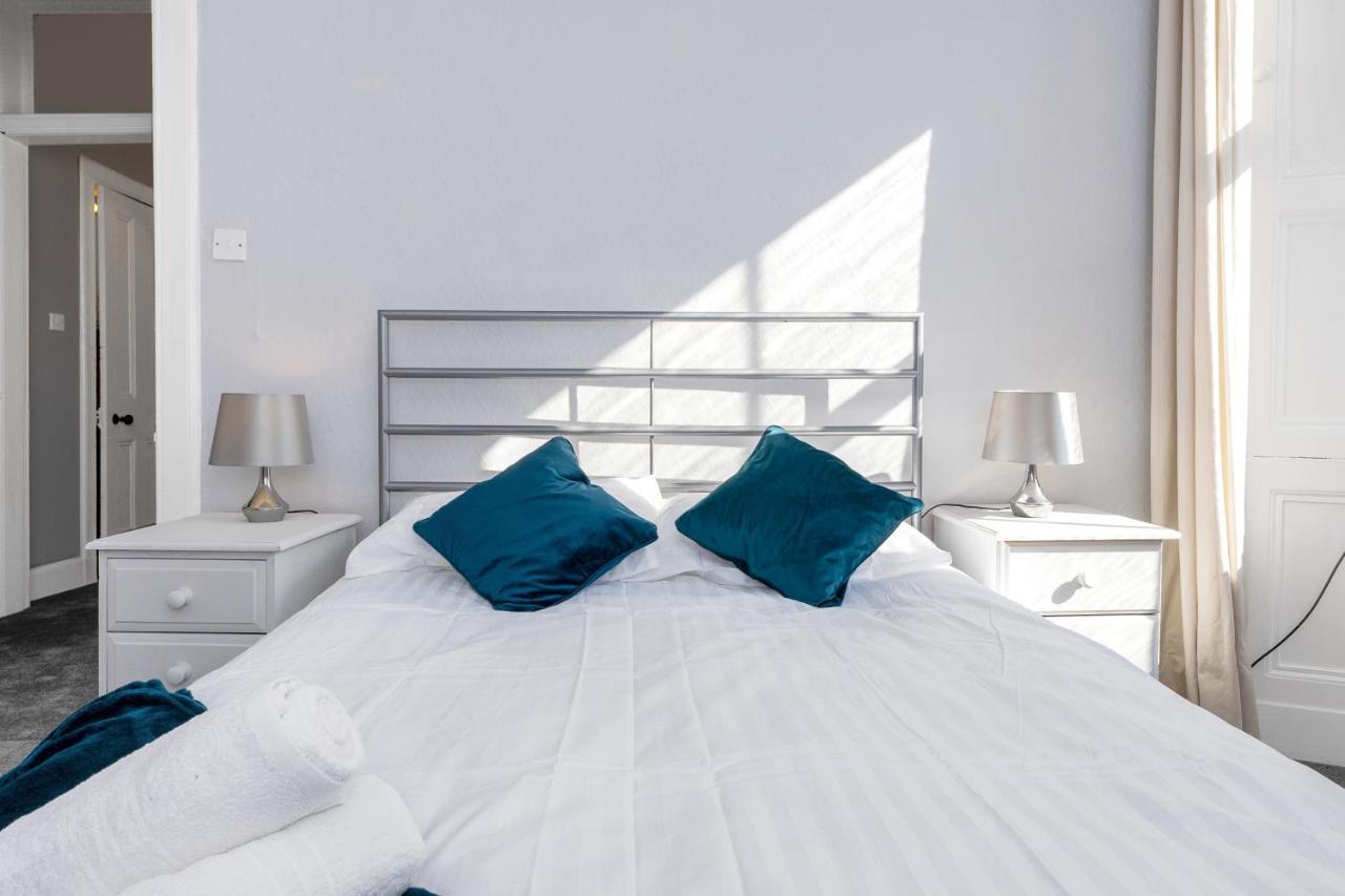 2 Bedroom Centre - Royal Mile - Castle & Waverley Train Station - Sleeps 4 Apartment
