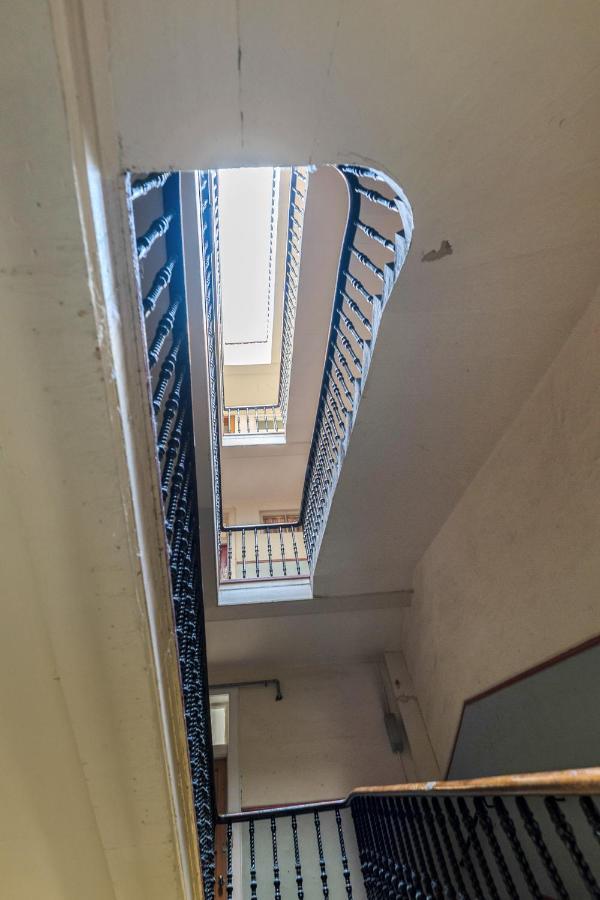 2 Bedroom Centre - Royal Mile - Castle & Waverley Train Station - Sleeps 4 Edinburgh