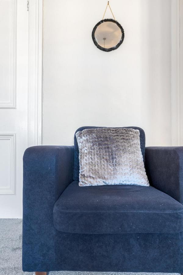 2 Bedroom Centre - Royal Mile - Castle & Waverley Train Station - Sleeps 4 Apartment