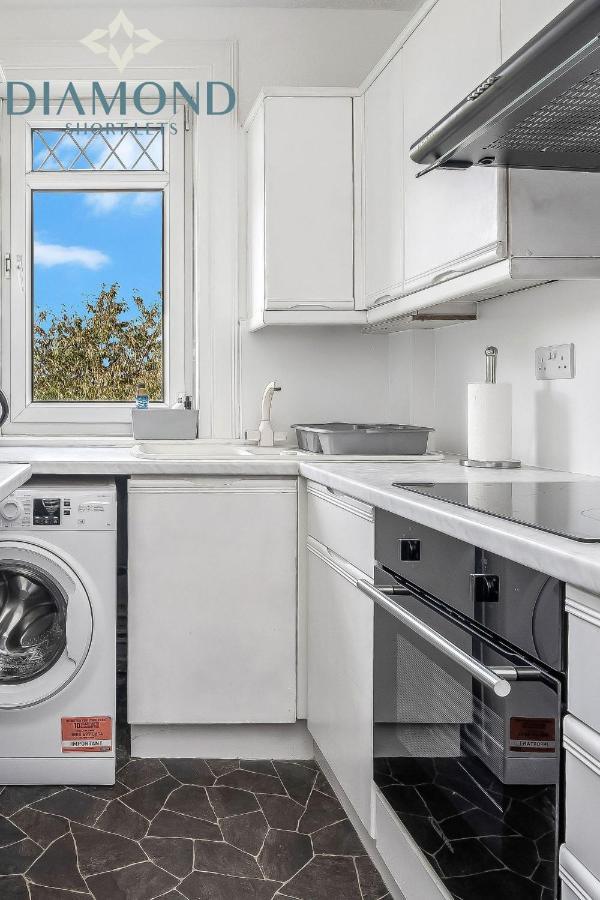 Cosy 2 Bed West End *