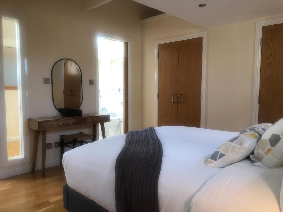 Private Parking 2 Bed 2 Bath Apartment Edinburgh