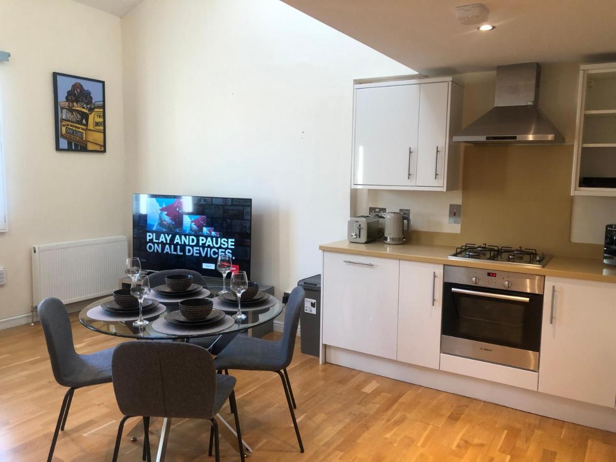 Private Parking 2 Bed 2 Bath Apartment EDI