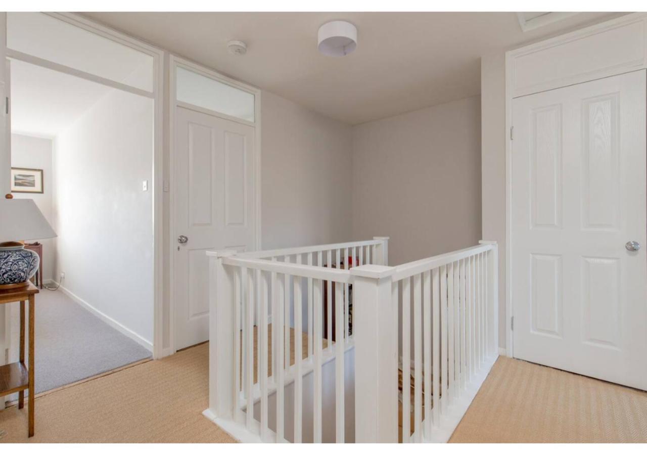 Altido Stylish Townhouse In Cool Stockbridge Apartment