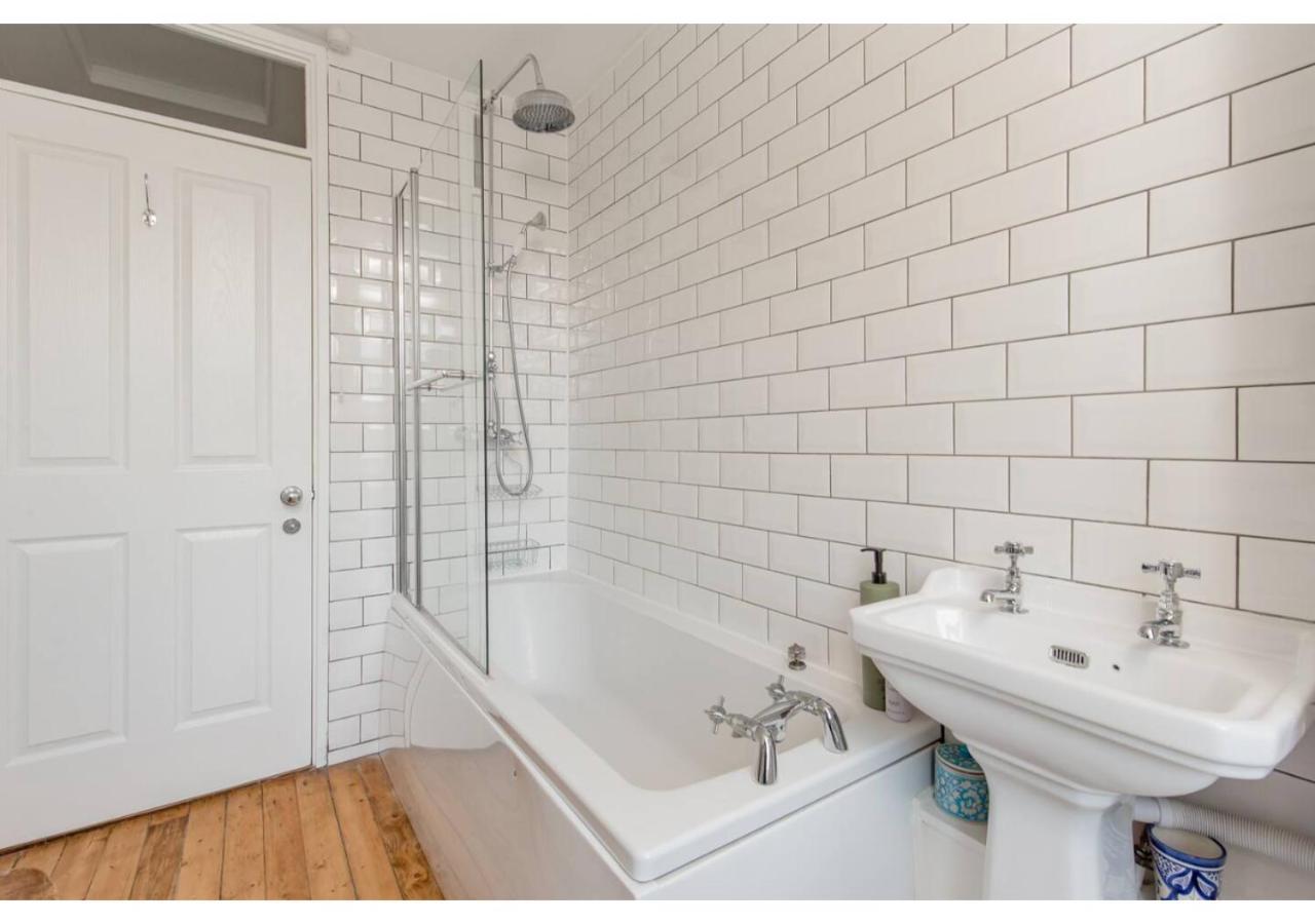 Altido Stylish Townhouse In Cool Stockbridge Apartment Edinburgh