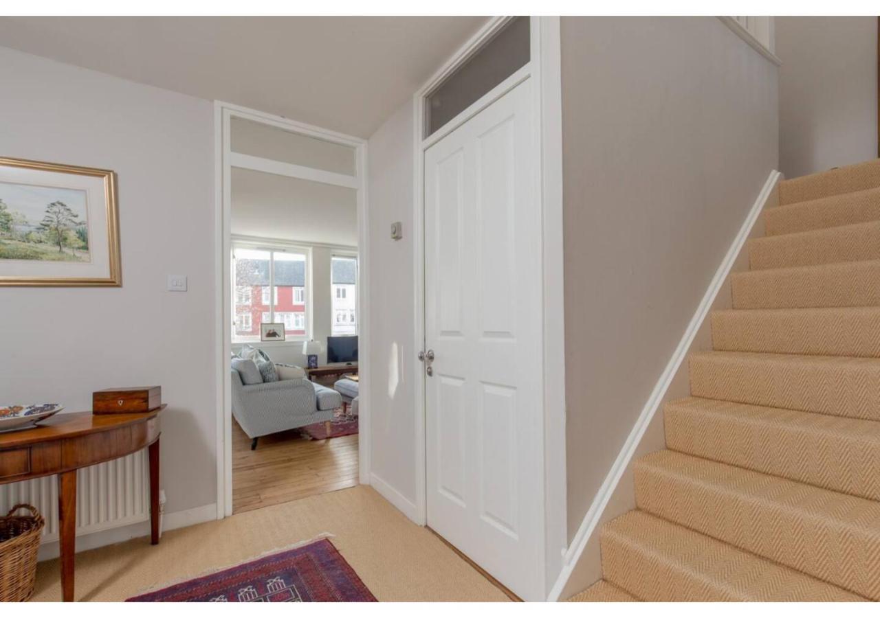 Altido Stylish Townhouse In Cool Stockbridge Apartment