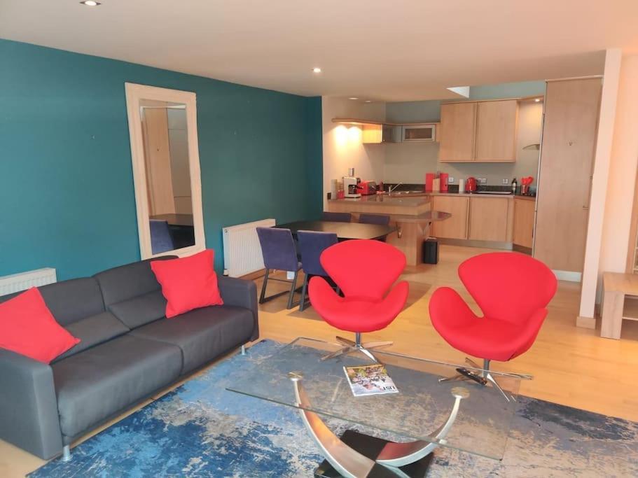 West End & Eicc With Parking Apartment *