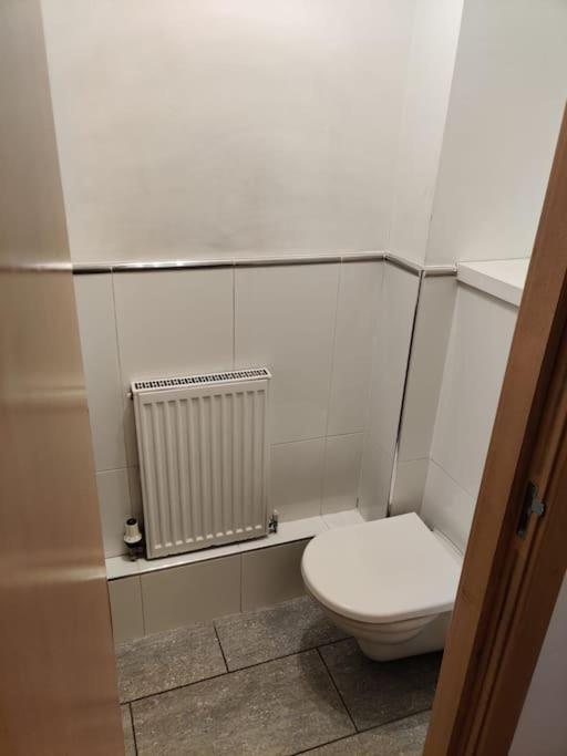 Apartment West End & Eicc With Parking *