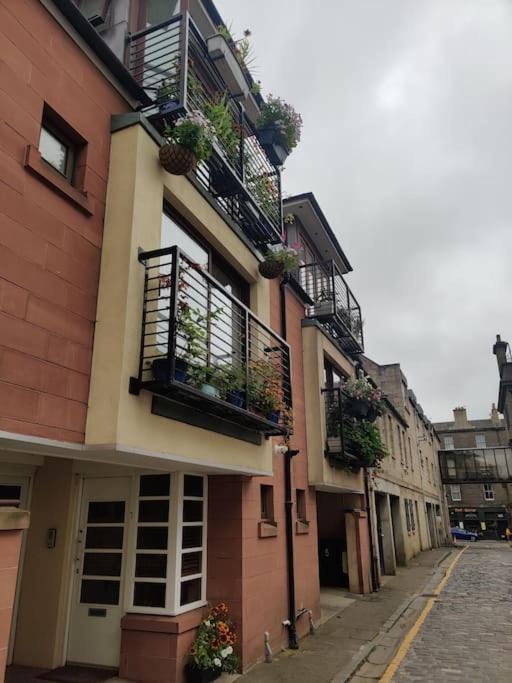 West End & Eicc With Parking Apartment