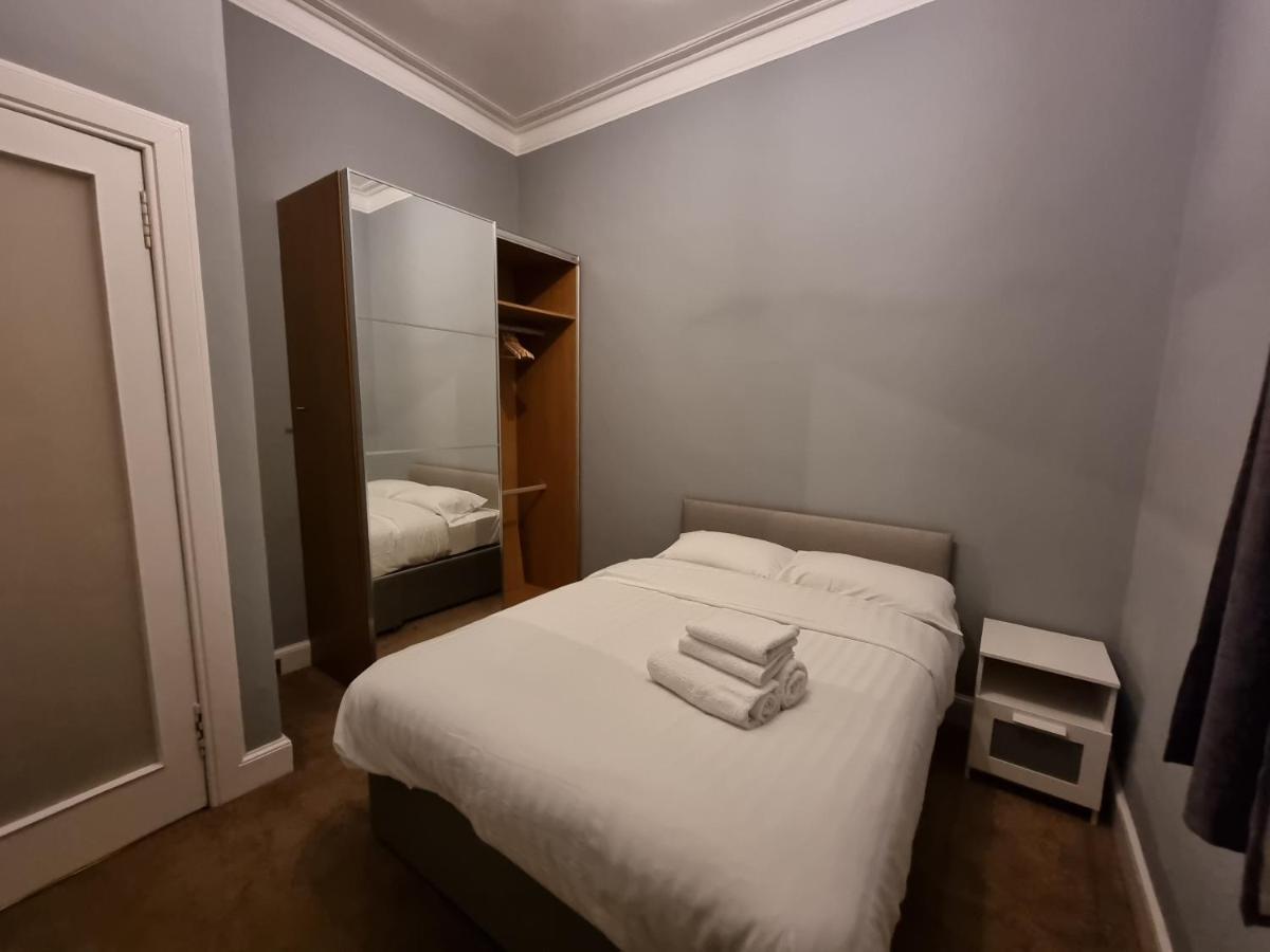 Bright 3 Bedroom Apartment *