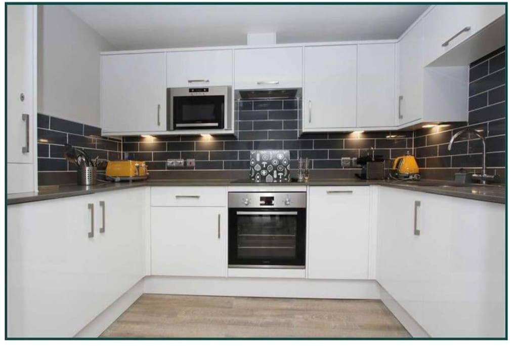 Luxury 2 Bedroom Flat Near Hay Market Apartment *
