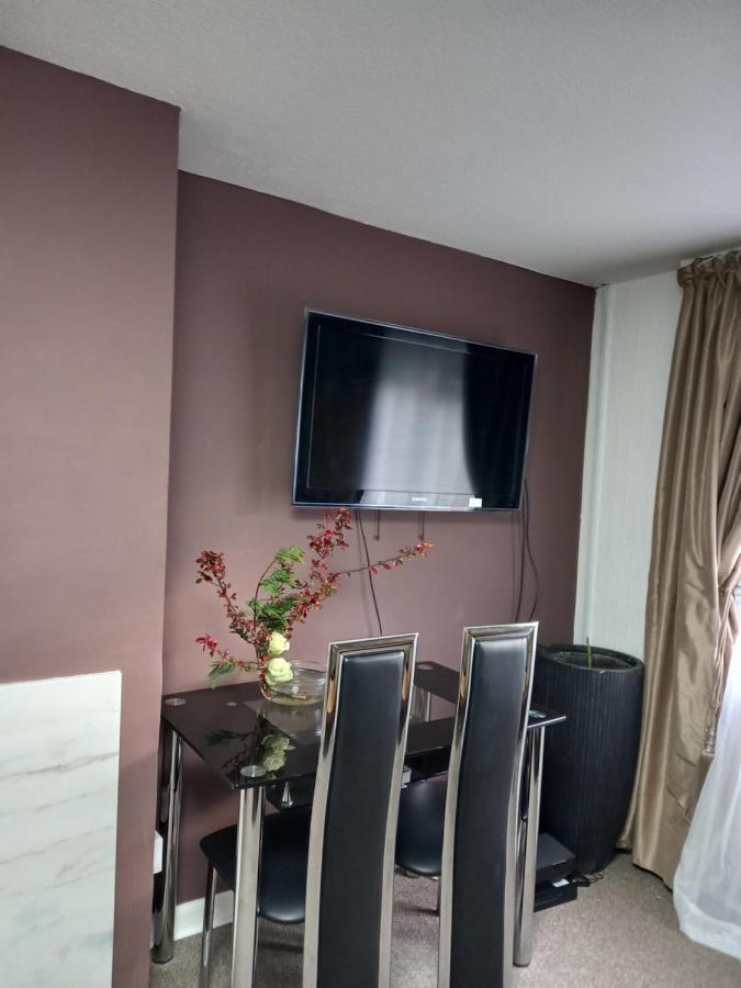 White House In Edinburgh, 2 Bedroom Good Location EDI