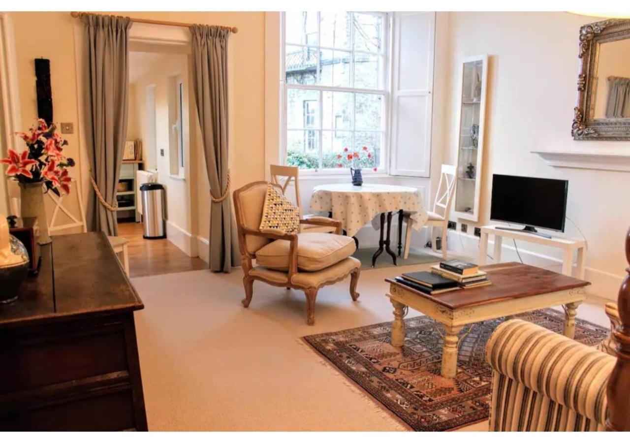 Joivy Gorgeous Georgian Flat, Conveniently Located Apartment Edinburgh