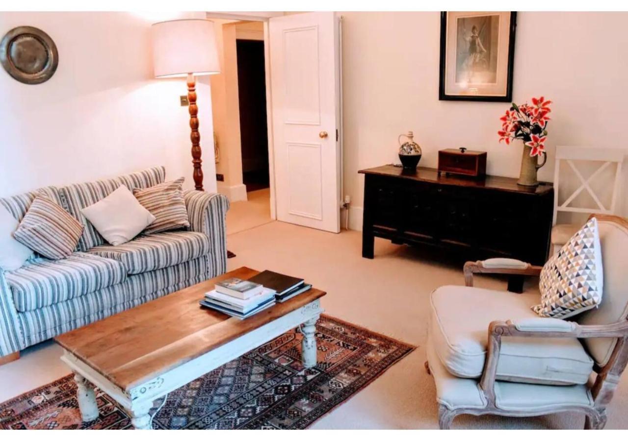 Joivy Gorgeous Georgian Flat, Conveniently Located