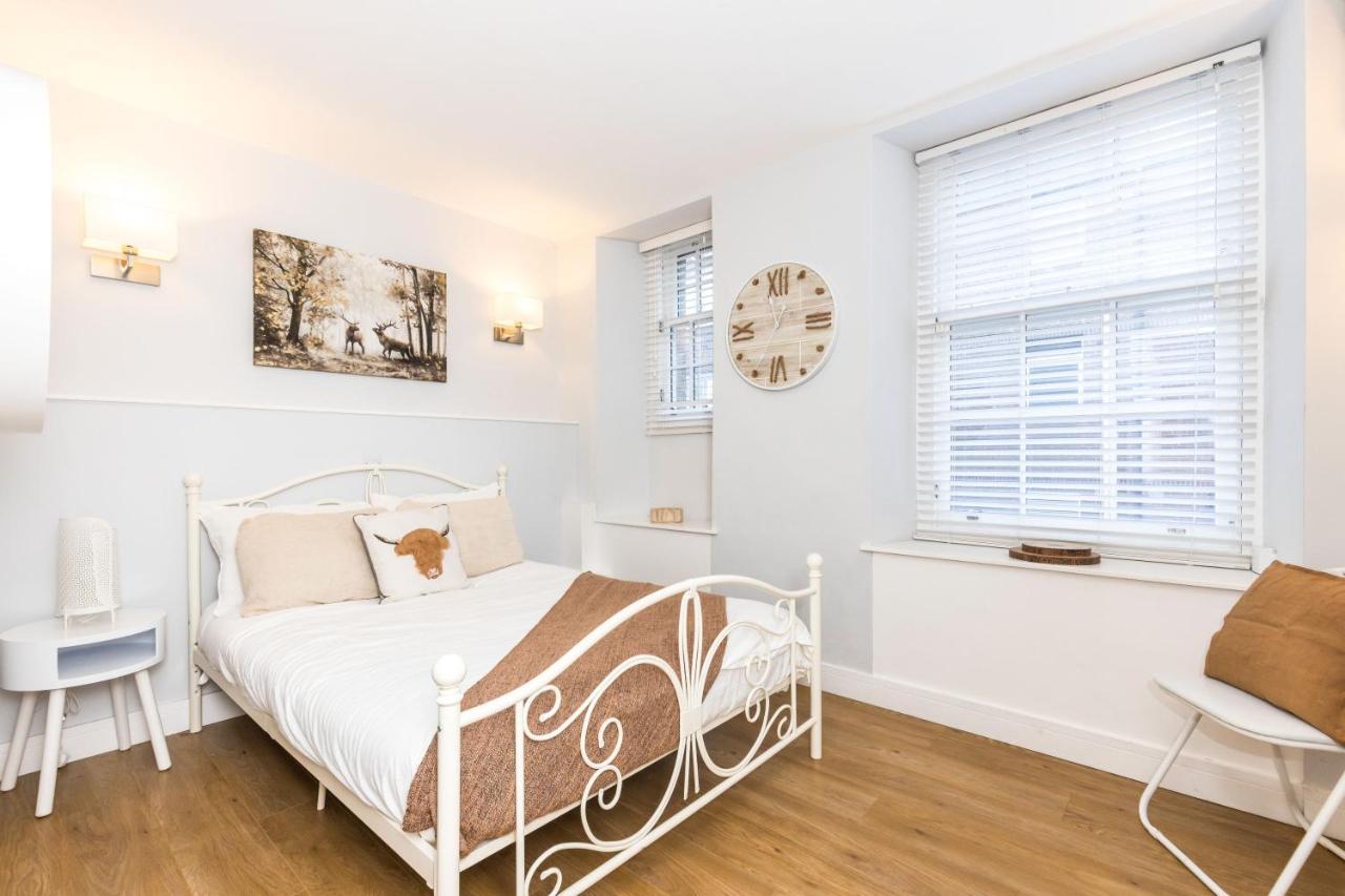Luxury Modern 3 Bedroom In Centre *