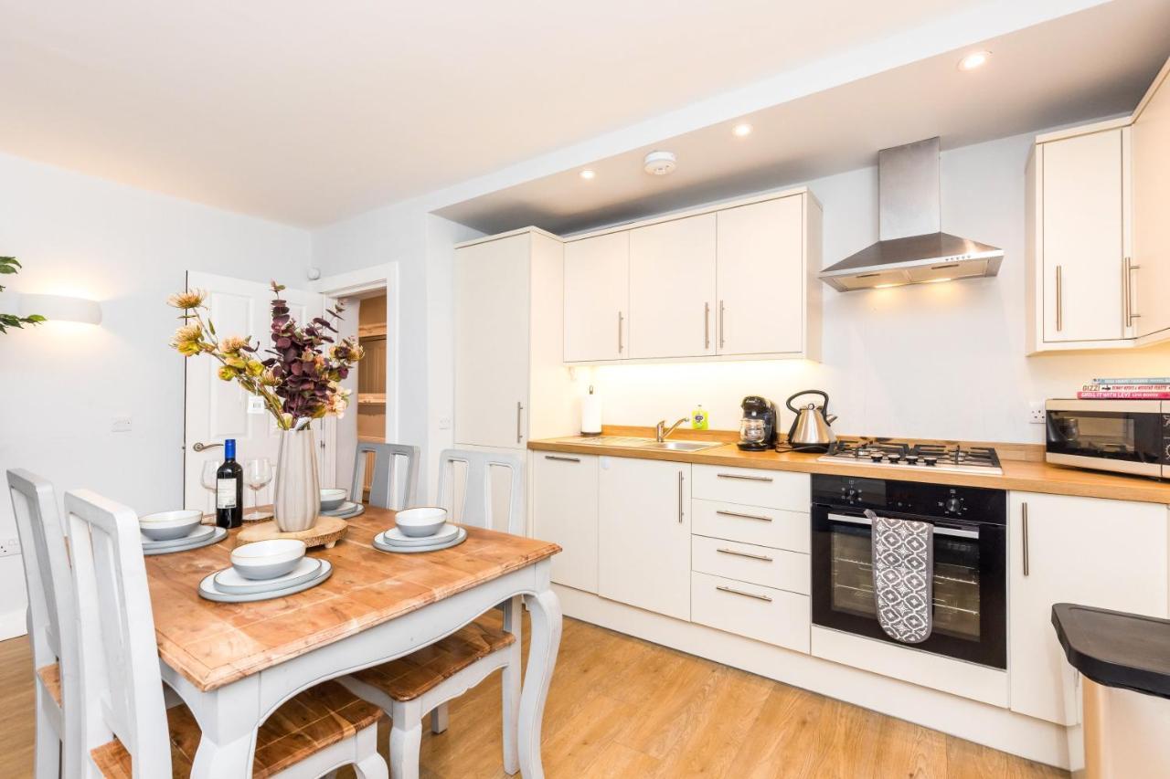 Apartment Luxury Modern 3 Bedroom In Centre *