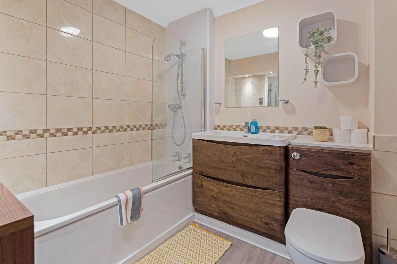 Apartment Elegant & Unique Getaway - Spacious 3 Bedroom, 2 Bathroom Centre - Free Allocated Parking. Edinburgh