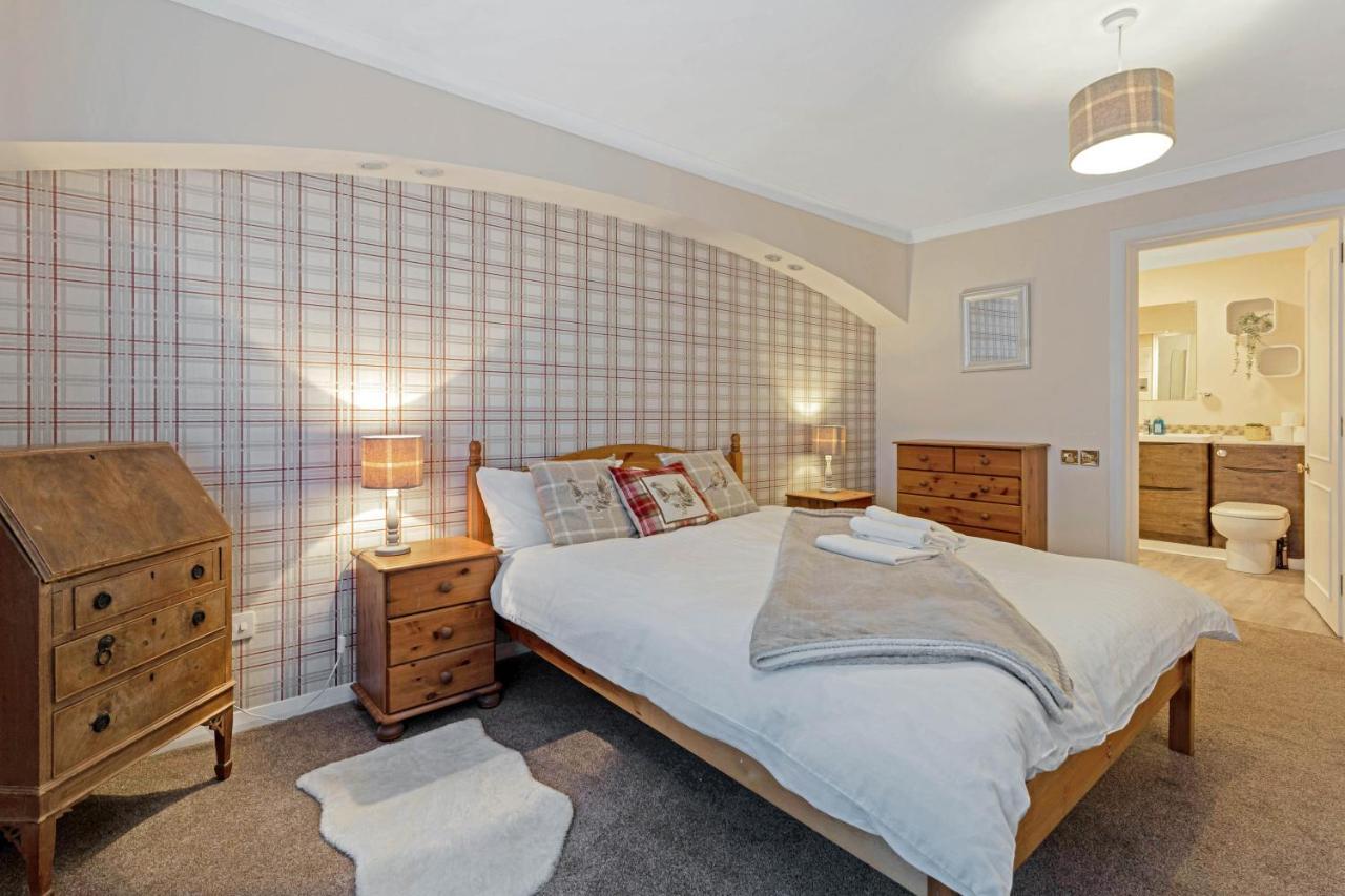 Elegant & Unique Getaway - Spacious 3 Bedroom, 2 Bathroom Centre - Free Allocated Parking. Apartment *