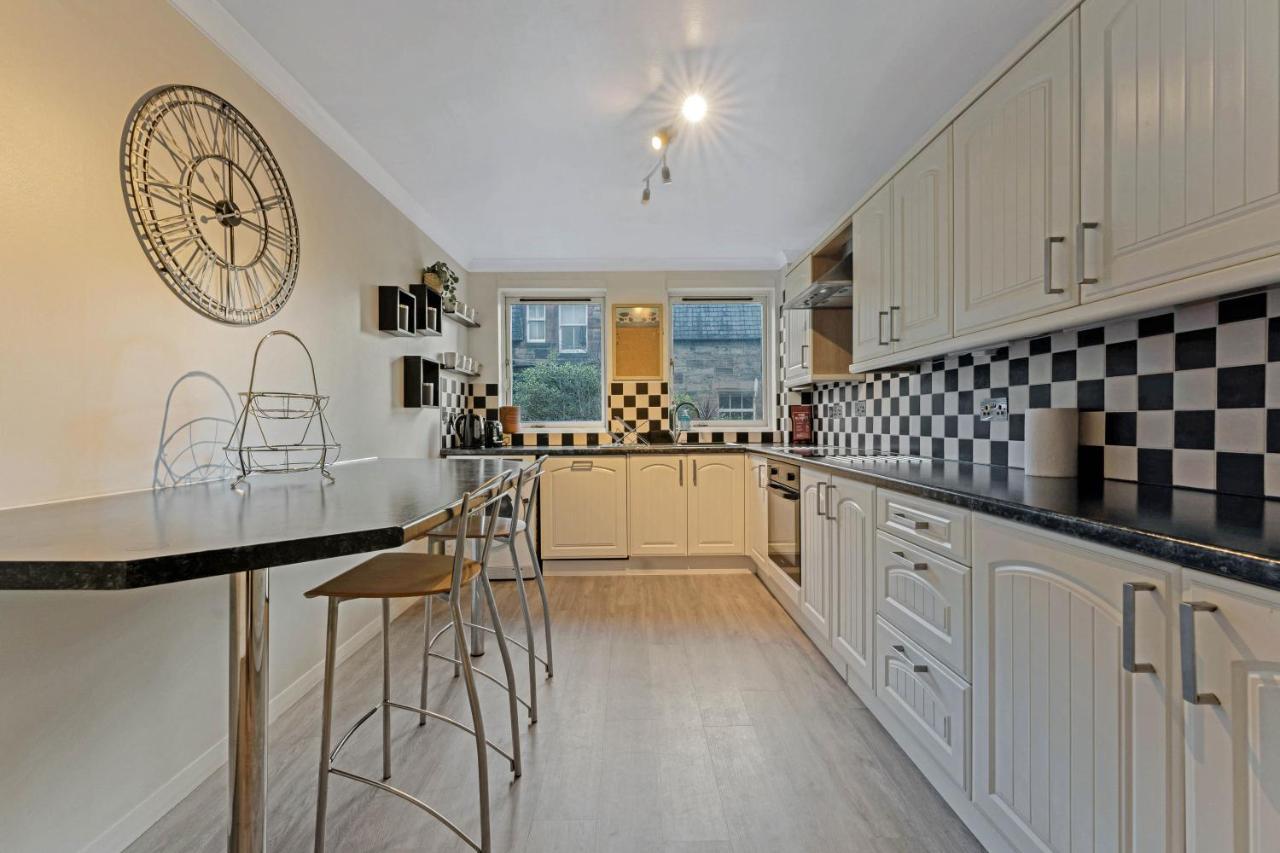 Elegant & Unique Getaway - Spacious 3 Bedroom, 2 Bathroom Centre - Free Allocated Parking. Apartment *