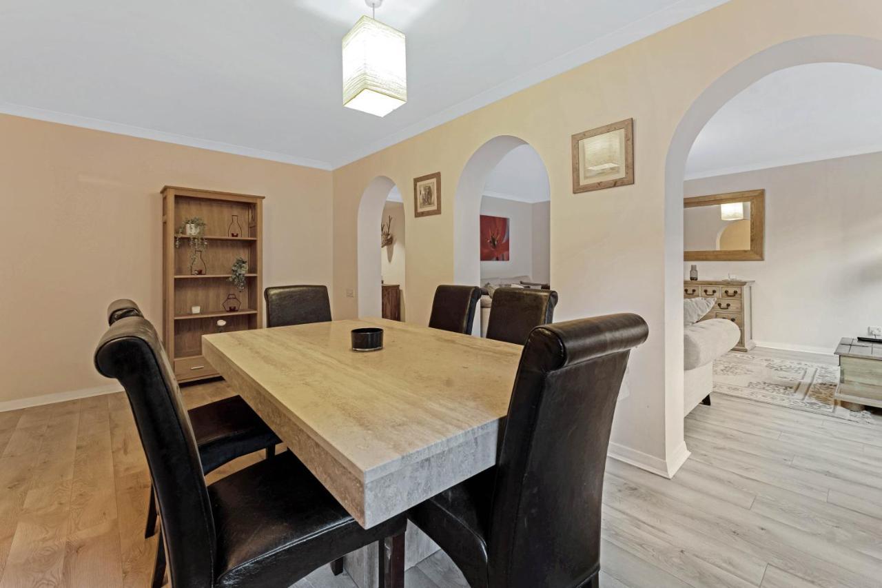 Elegant & Unique Getaway - Spacious 3 Bedroom, 2 Bathroom Centre - Free Allocated Parking. Apartment Edinburgh