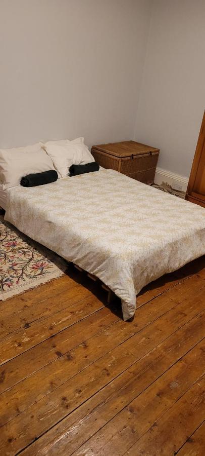 Apartment Centre Flat - Sleep Upto 4 *
