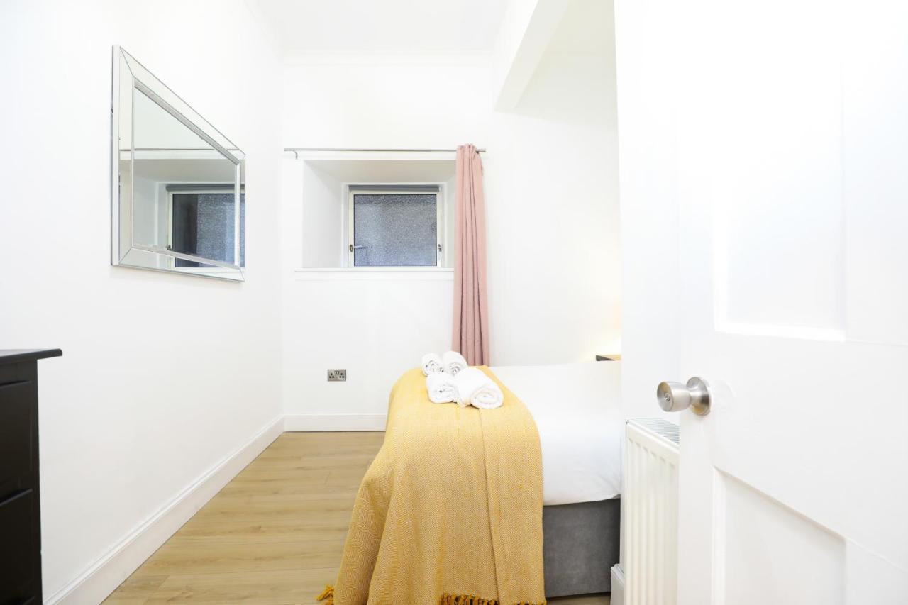 Gorgeous In Excellent Location - - Five Star Amenities EDI