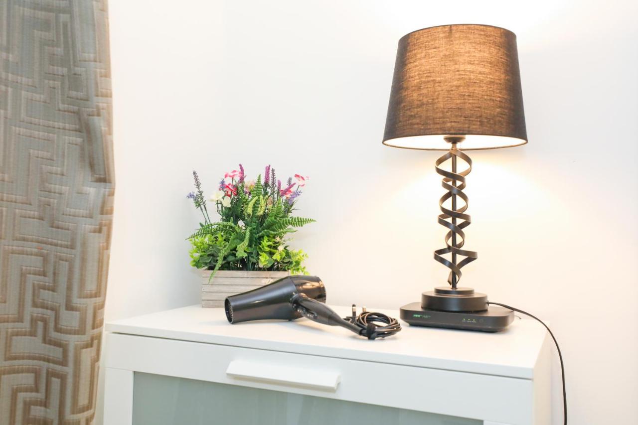 Gorgeous In Excellent Location - - Five Star Amenities EDI