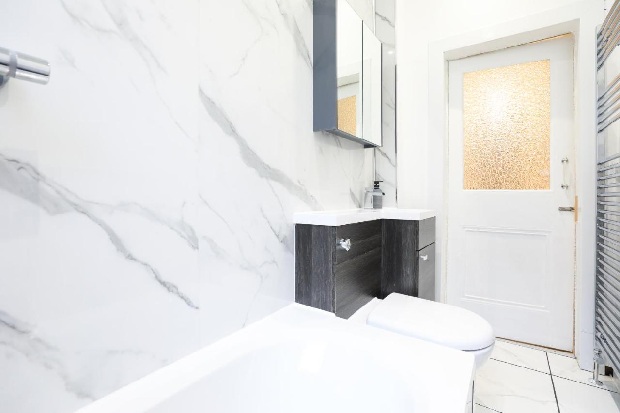 Gasthof Gorgeous In Excellent Location - - Five Star Amenities *