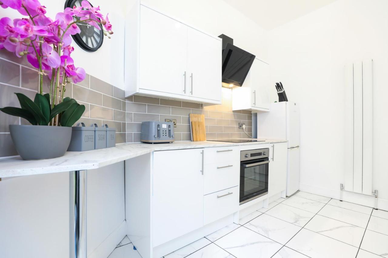 Gorgeous In Excellent Location - - Five Star Amenities Gasthof EDI