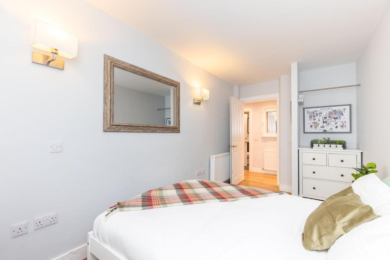 Luxury Modern 3 Bedroom In Centre Apartment *