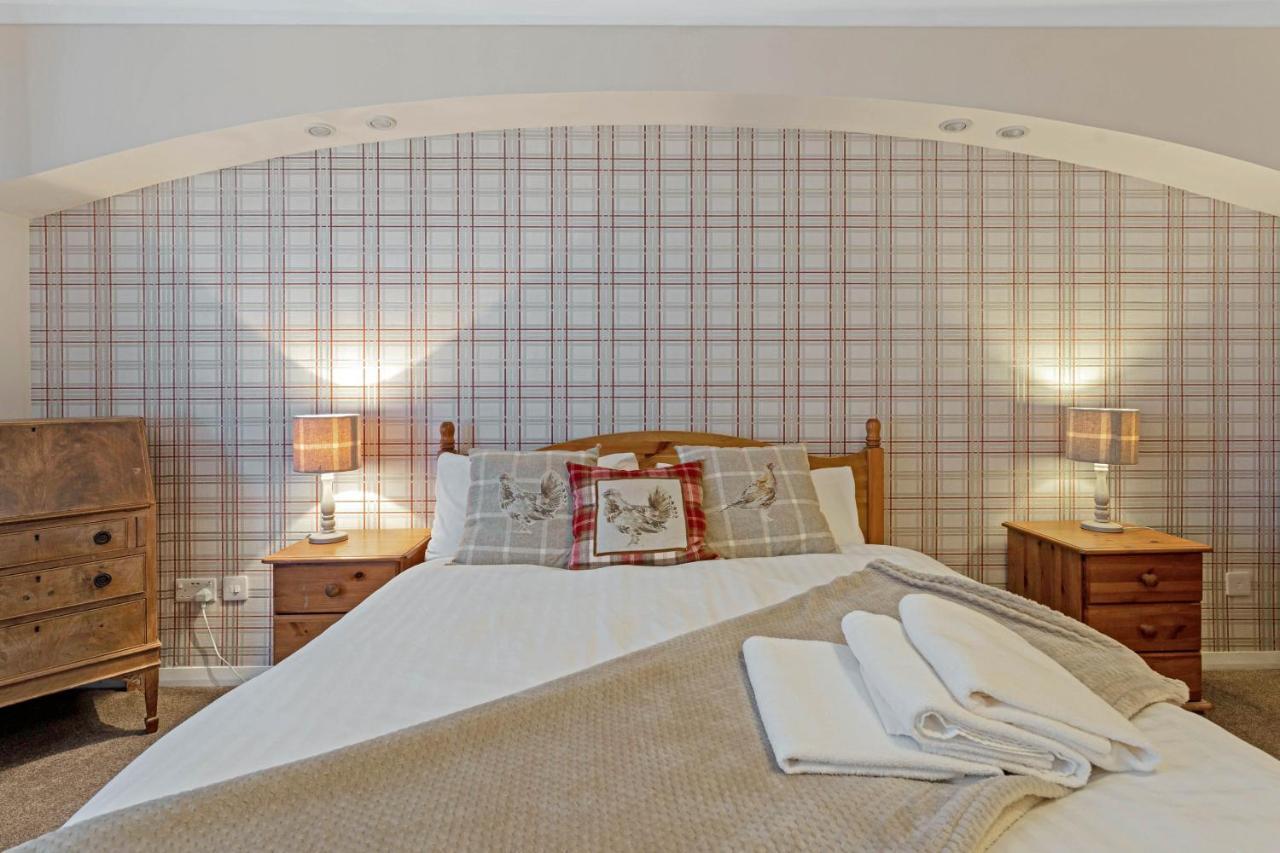 Apartment Elegant & Unique Getaway - Spacious 3 Bedroom, 2 Bathroom Centre - Free Allocated Parking. *