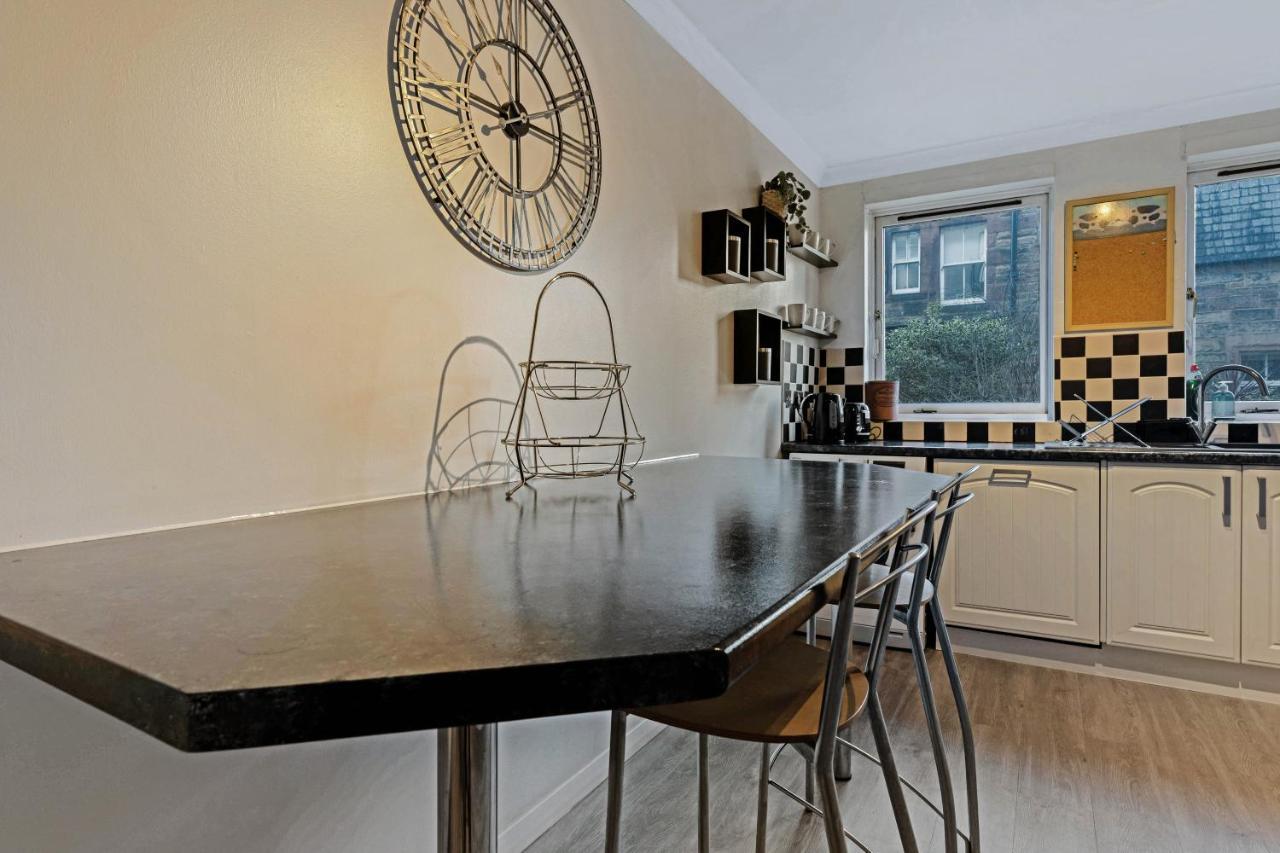 Apartment Elegant & Unique Getaway - Spacious 3 Bedroom, 2 Bathroom Centre - Free Allocated Parking. *