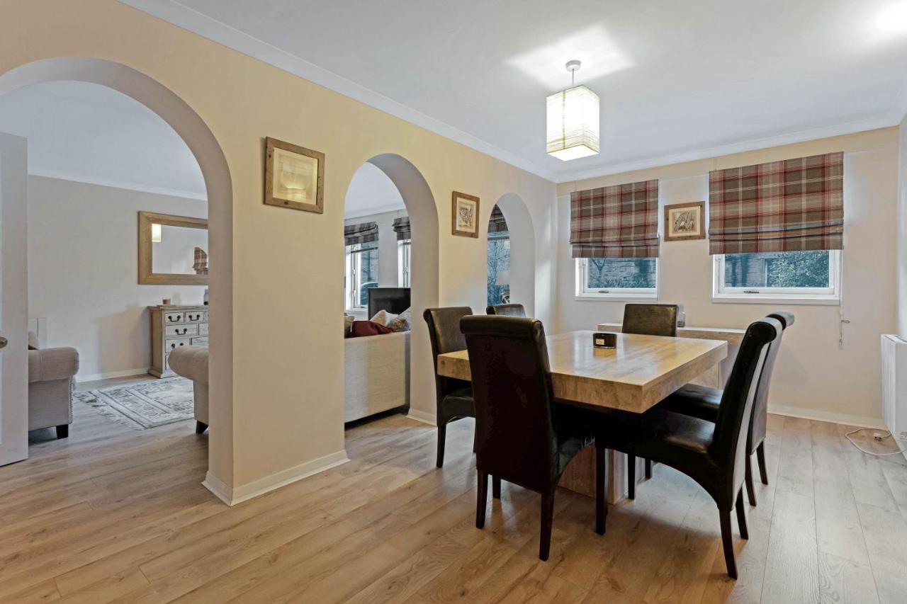 Elegant & Unique Getaway - Spacious 3 Bedroom, 2 Bathroom Centre - Free Allocated Parking.