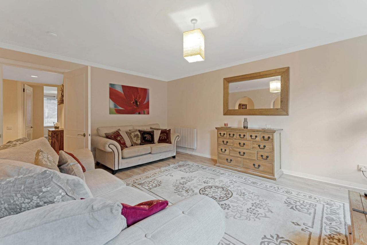 Elegant & Unique Getaway - Spacious 3 Bedroom, 2 Bathroom Centre - Free Allocated Parking. Apartment *