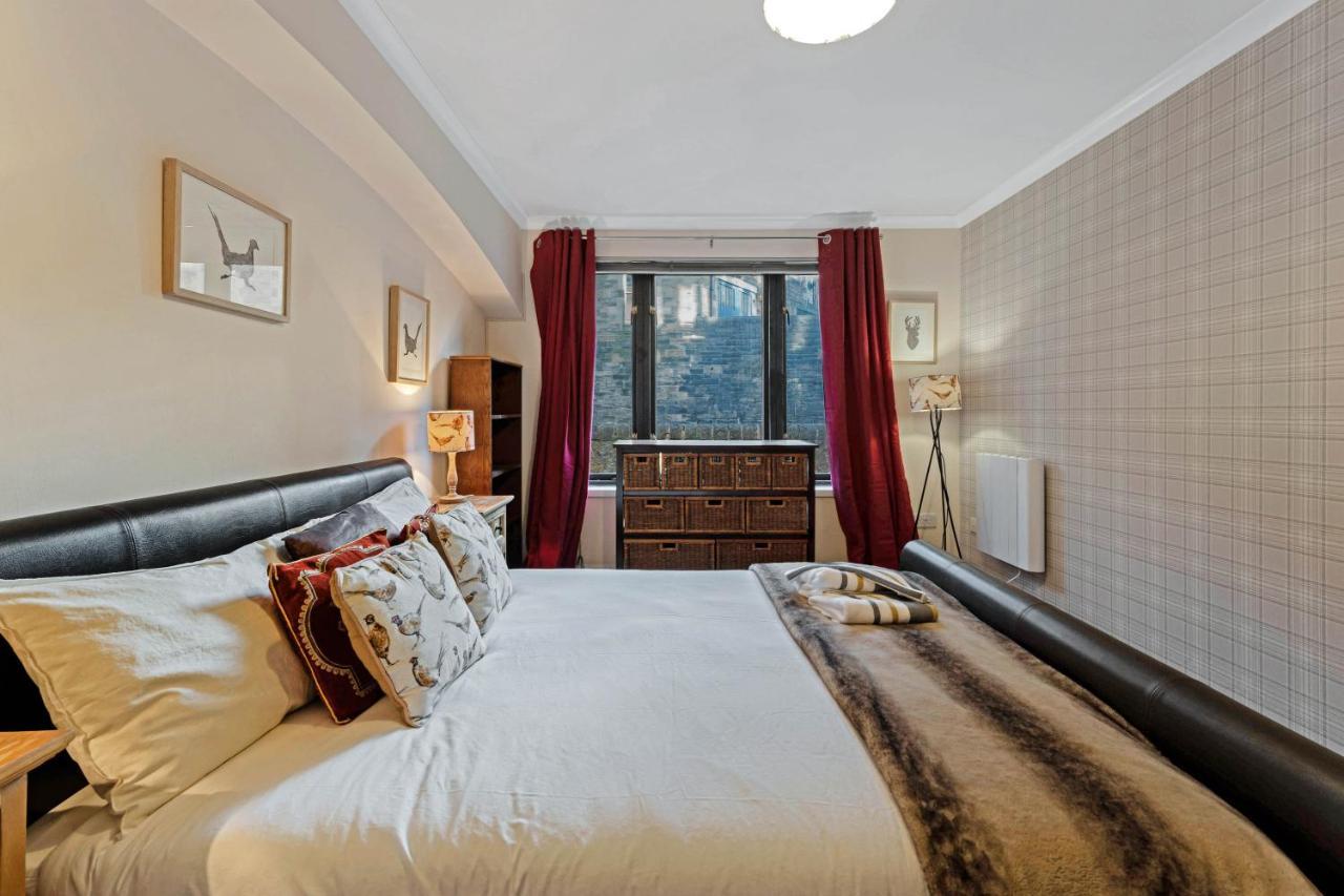 Elegant & Unique Getaway - Spacious 3 Bedroom, 2 Bathroom Centre - Free Allocated Parking. Apartment *