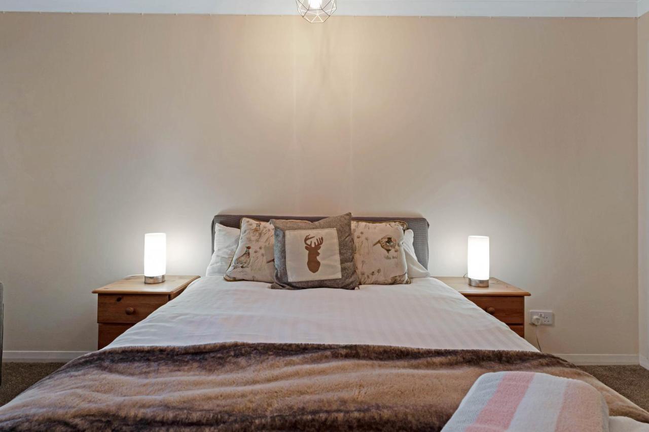 Elegant & Unique Getaway - Spacious 3 Bedroom, 2 Bathroom Centre - Free Allocated Parking. * Edinburgh