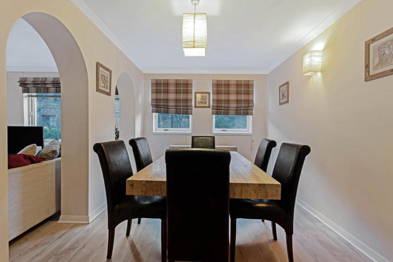 Elegant & Unique Getaway - Spacious 3 Bedroom, 2 Bathroom Centre - Free Allocated Parking. Apartment Edinburgh