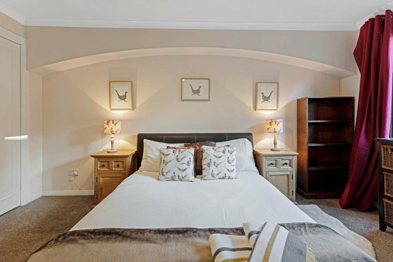 Elegant & Unique Getaway - Spacious 3 Bedroom, 2 Bathroom Centre - Free Allocated Parking. Apartment