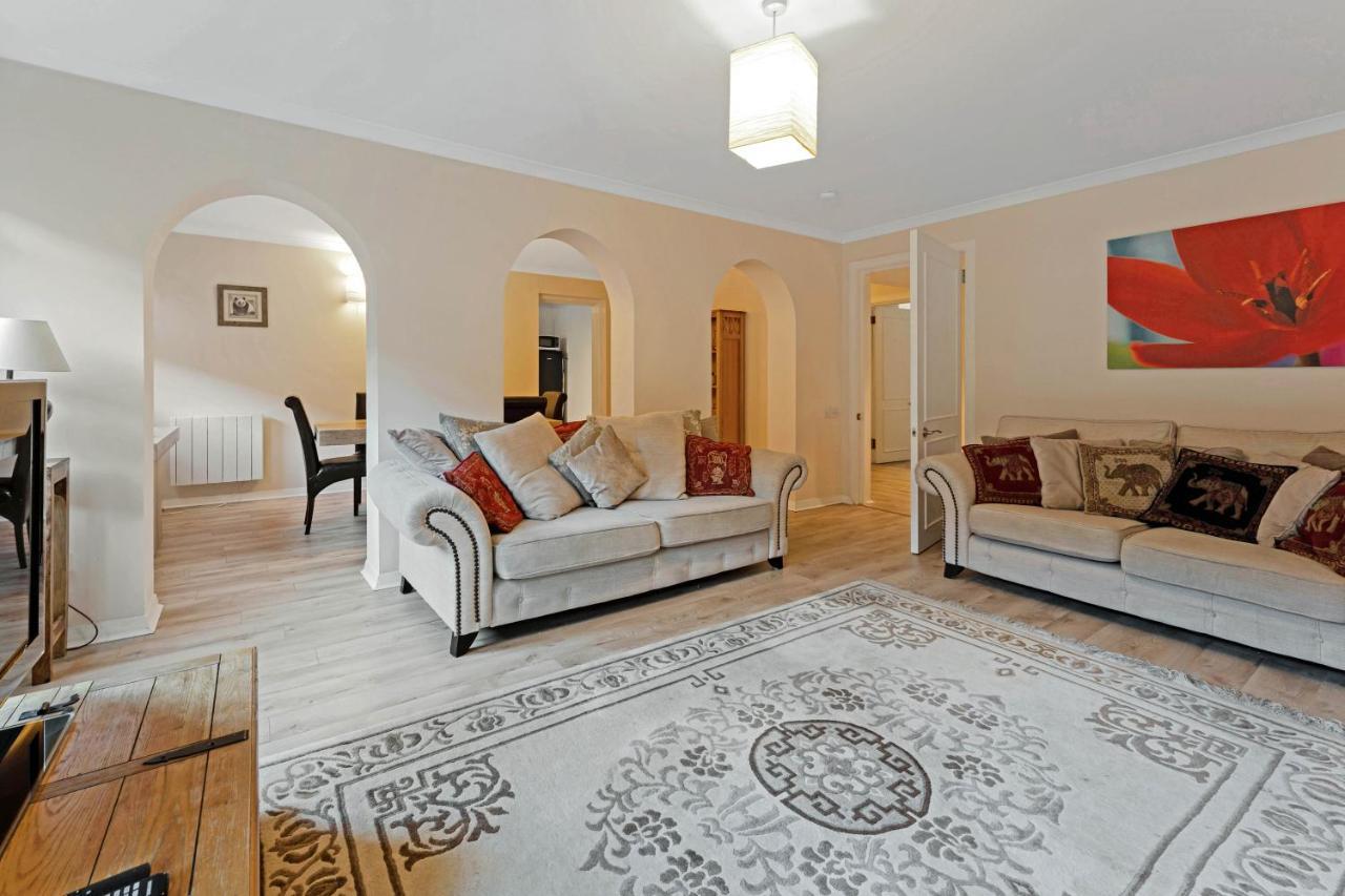 Elegant & Unique Getaway - Spacious 3 Bedroom, 2 Bathroom Centre - Free Allocated Parking. Apartment *